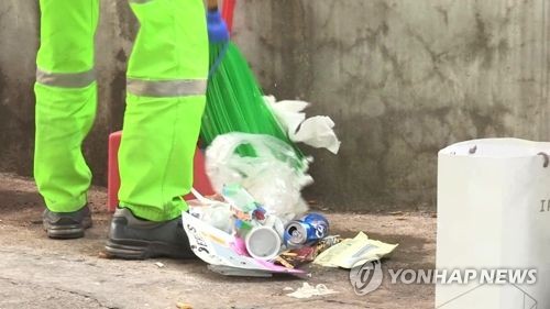 "환경미화원 동원해 대표 집 고친 청소업체, 노동자도 탄압했다"