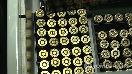 헌옷수거함서 45구경 권총탄 무더기 발견…군경 조사(종합)