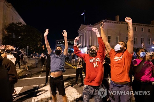 "미국은 전쟁터가 아니다" 퇴역장성들 "블랙호크가 웬말" 경악