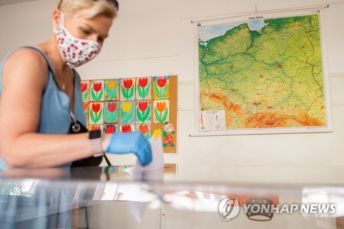 폴란드 대선서 두다 대통령 1위 예측…과반 실패로 결선치를 듯(종합)