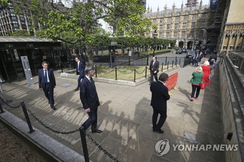 영국, 코로나19 불구 가상의회·원격표결 중단…"직접 등원해야"