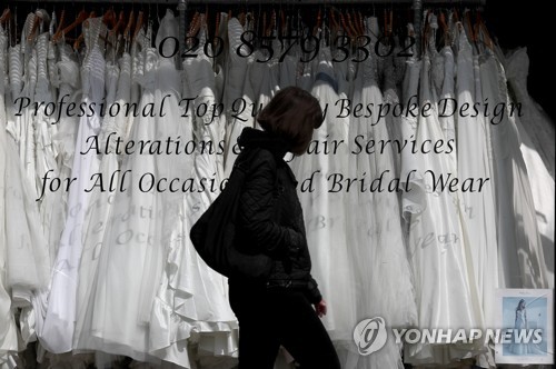 '코로나19 창궐' 영국, 신랑신부 결혼식 입맞춤 금지