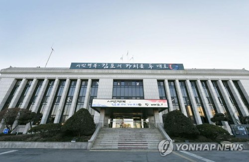 김포보건소 직원 10명 확진자 옆 테이블서 식사…격리조치