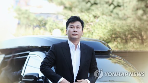 검찰, '비아이 마약 수사 무마' 의혹 공익제보자 소환
