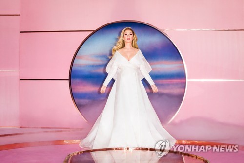 '인생 2막' 케이티 페리 "힘들었던 시절, 스냅사진으로 꺼냈죠"