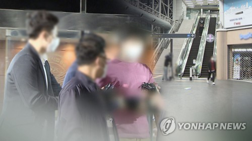 '서울역 폭행' 30대 남성, 2차 영장심사 출석