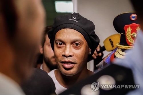 호나우지뉴, 마라도나 팀에서 그라운드 복귀하나