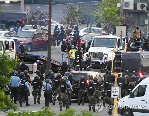 엿새째 미 시위 140개 도시 확산·통금만 40곳…軍 5천명 투입(종합)