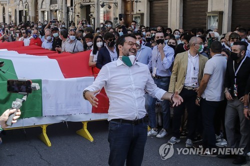 이탈리아 코로나19 사태에 존재감 희미해진 극우 살비니