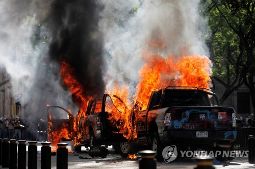 분노 야기한 '멕시코판 플로이드' 사건 관련 경찰 3명 체포