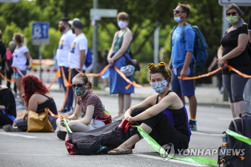 베를린시의 차별금지법 도입에 내무장관 "경찰 피해" 반발