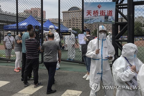 中전문가 "베이징 도매시장발 코로나, 우한보다 전염성 강한 듯"