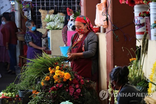 코로나19 사망 1만명 멕시코, 불안한 '뉴노멀'로의 복귀