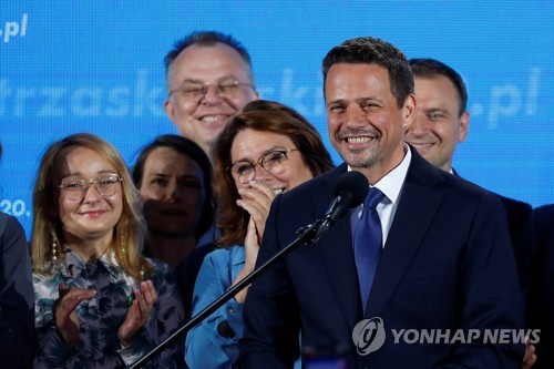 폴란드 대선서 두다 대통령 1위 예측…과반 실패로 결선치를 듯(종합)
