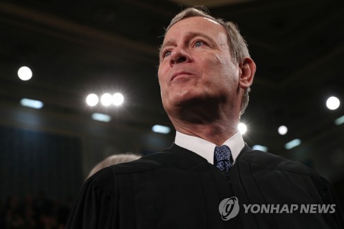 계속되는 미 보수 대법원장의 '반란표'…낙태권 제한도 반대