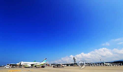 매년 뚫리는 제주공항…중학생이 30대 신분증으로 항공기 타(종합)