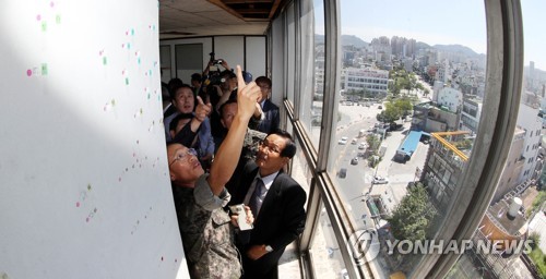 국과수 전문가 "헬기사격 말곤 전일빌딩 탄흔 설명 안돼"(종합2보)