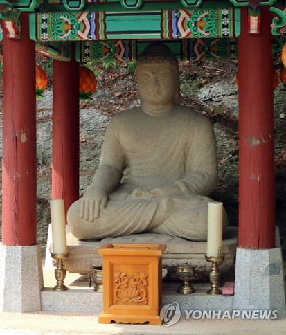 "청와대 녹지원 석불과 쌍둥이?" 경주 남산서 불상 머리 발견