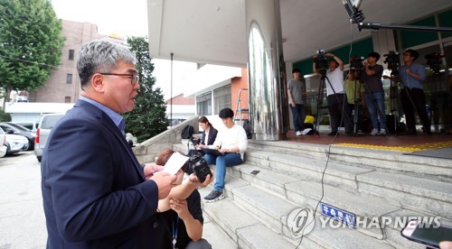 경찰, '檢, 조국 수사 누설' 불기소 송치…"증거 안 나와"