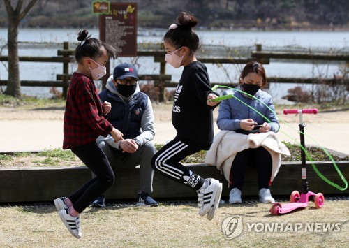 [2019 한국사회] 국민 10명중 3명 "결혼후 자녀 필요없다"…교육수준 높을수록 많아