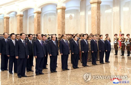 북한, 간부들 고압적 말투도 지적…"어머니같이 따뜻이 대해라"