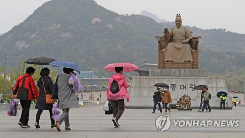 '추웠다 더웠다' 널뛰기한 봄 기온…지난달 비 사흘에 한 번꼴