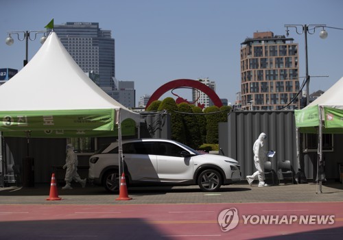 서울 확진자 느는데 드라이브스루는 운영 축소…주말엔 문닫아