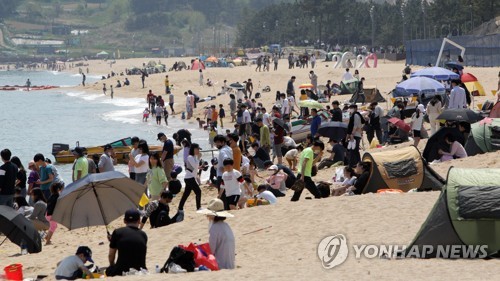 초여름 주말 산으로 바다로…비 그친 남부도 나들이 발길