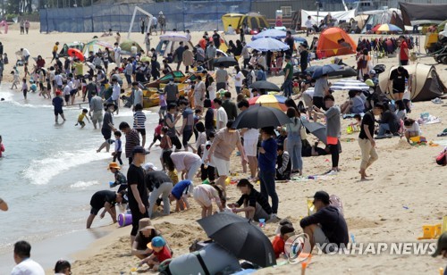 "제 발로 오는 피서객 막을 수도…" 해수욕장 거리두기 고민