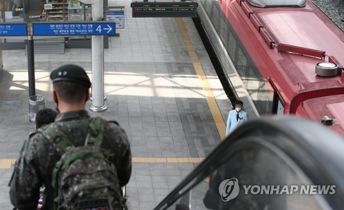 휴가 복귀 철원 장병·이태원 방문 대학생 확진자 잇따라 퇴원