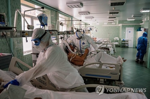 코로나19와 '사투' 러시아 의사들 "보호장비 부족 해결해달라"