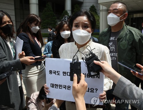 '케어' 박소연, 재판서 동물보호 활동가 전과 들추며 비판
