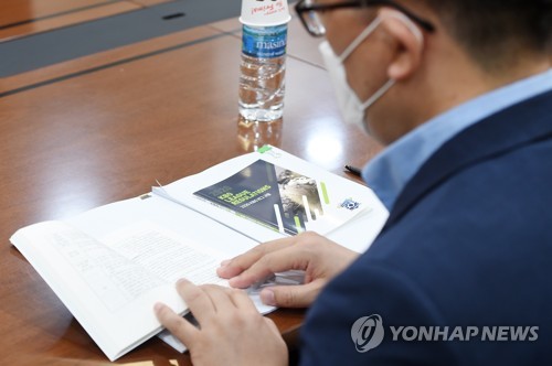 강정호, 무거운 표정으로 귀국…자가 격리 후 사과 기자회견