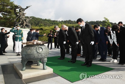 김종인 비대위 첫발…"진보보다 더 앞선 진취적 정당"(종합)