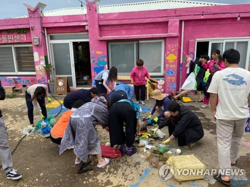 [카메라뉴스] 제주 바다에 버려진 쓰레기…"주워도 주워도 끝이 없다"