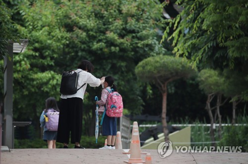 초중고 추가 178만명 오늘부터 학교로…수도권 학부모 불안