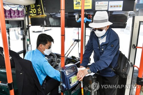 정선군 버스 완전 공영제 힘찬 시동…교통약자 무료