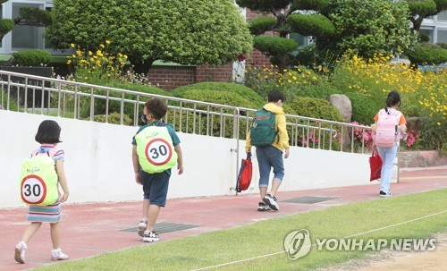 "어쩔 수 없이 학교 가지만…" 전국 178만명 불안한 추가 등교