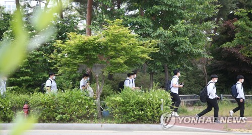 "어쩔 수 없이 학교 가지만…" 전국 178만명 불안한 추가 등교