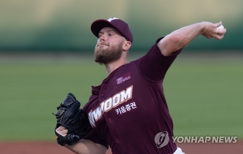 감독·포수가 본 요키시의 활약 요인…"슬라이더 장착이 핵심"