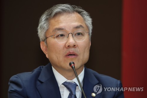 최강욱, 윤석열 야권 주자 부상에 "기가 막히는 일"(종합)
