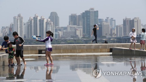 낮 최고기온 35도 '불볕더위'…미세먼지 '좋음'∼'보통'