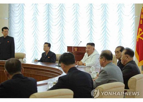 북한, 어제 당 정치국 회의 열고 민생 논의…대남언급 없어