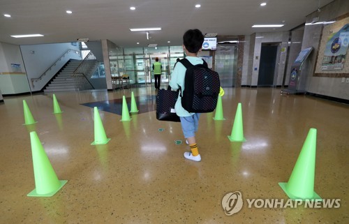 오늘 전국 16개교 코로나19로 등교 중지…서울서만 4곳 늘어