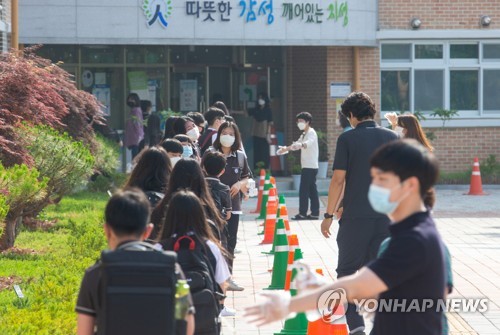 '아직도 불안하지만 모두 학교로'…순차적 등교 개학 마무리