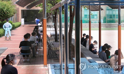 '아직도 불안하지만 모두 학교로'…순차적 등교 개학 마무리