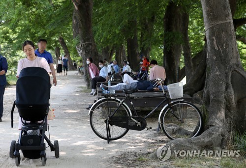 흐린 날씨탓 피서·관광지 한산…워터파크에선 입장객 제한