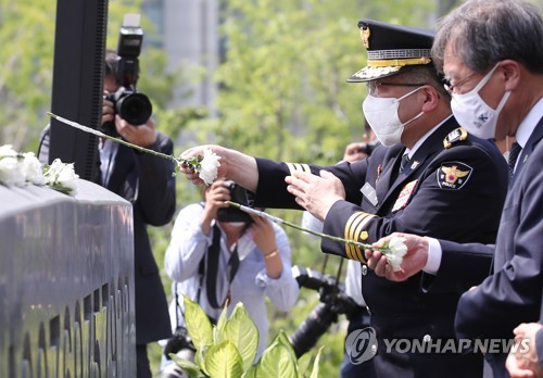 "이한열, 오늘날 청년들 곁에서 살아 숨쉬길"…33주기 추모식