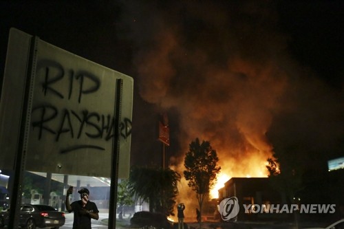 백인경찰에 또 흑인사망…'무력사용 과잉' 논란에 격렬시위(종합2보)