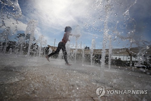 낮 최고 32도 더위 계속…강원·경북 일부지역 오후 한때 소나기